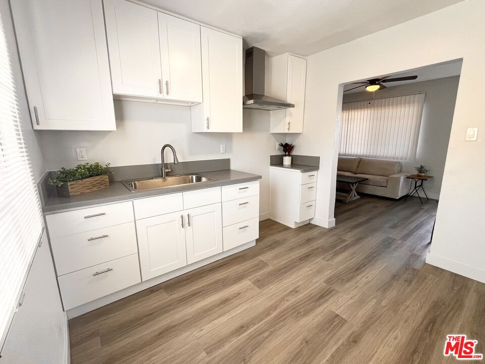 4416 S San Pedro Street