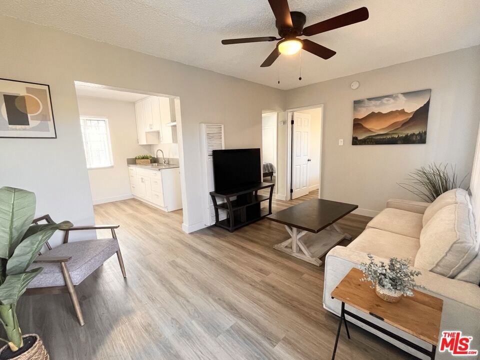 4416 S San Pedro Street