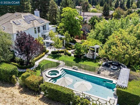 Photo of 3911 Deer Trail Ln Ln, Danville, CA 94506 (MLS # 41140226)