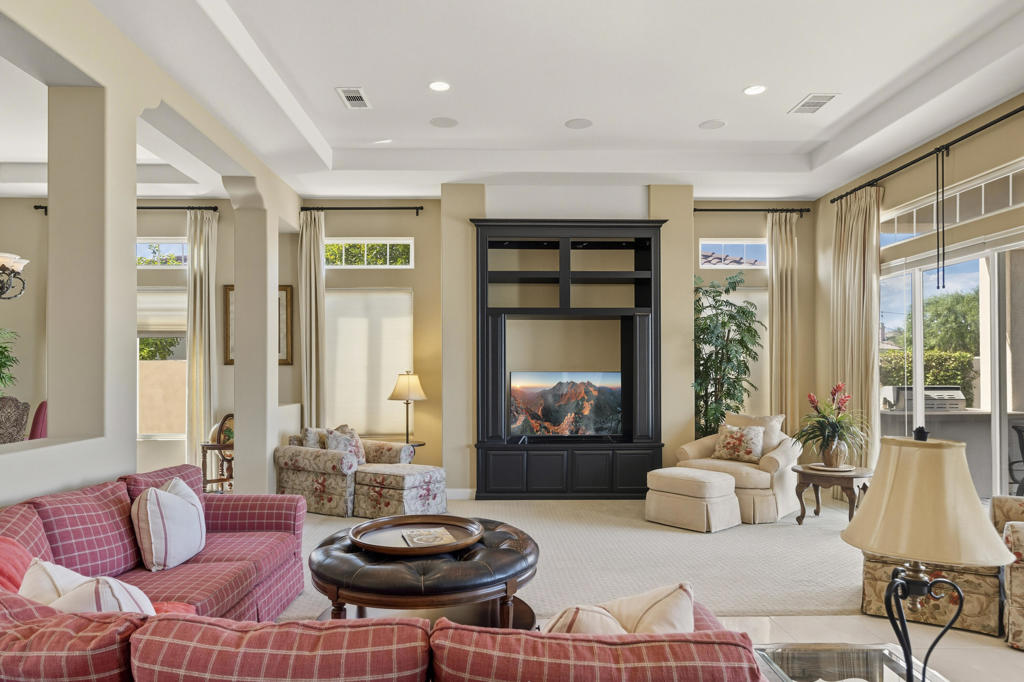 Mira Vista - Residential