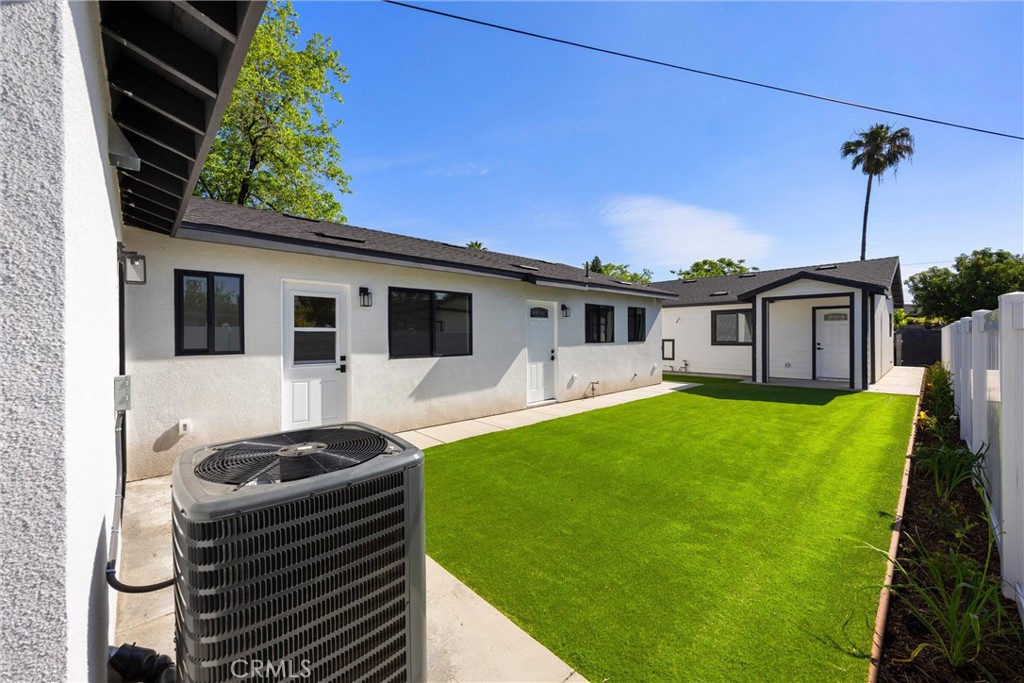 871 N. Perris N