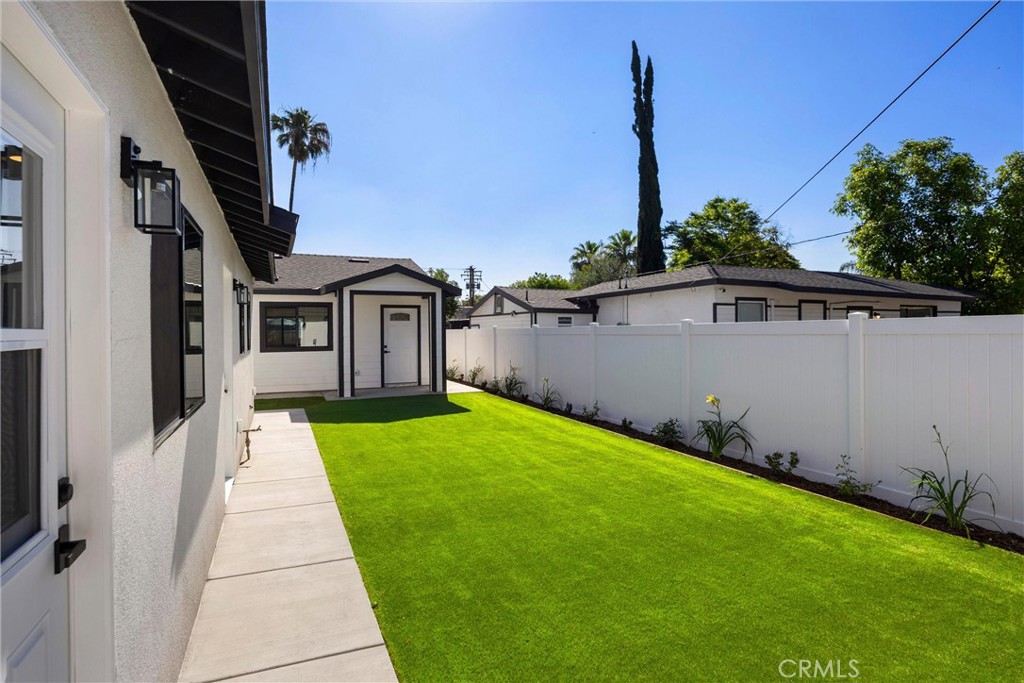871 N. Perris N