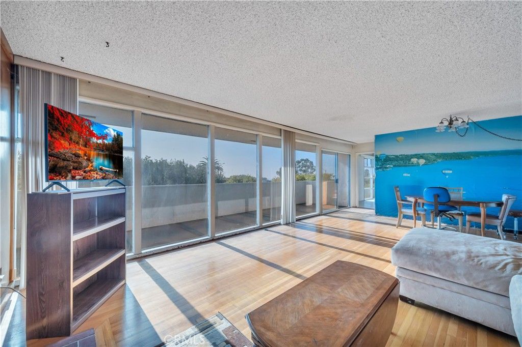 Photo of 649 Gould Ter, Hermosa Beach, CA 90254 (MLS # SB25278744)