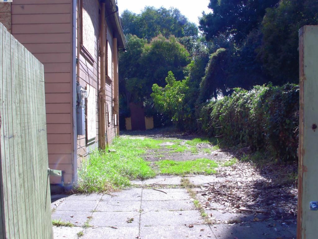 Photo of 577 48th Street St, Oakland, CA 94609 (MLS # 41115220)
