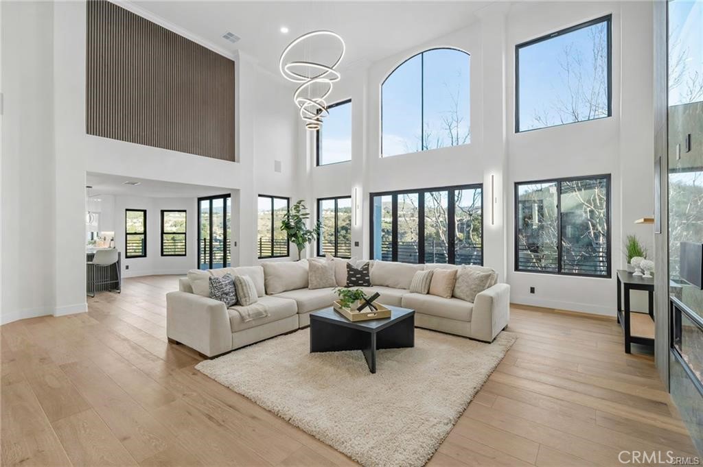 7460 E Hummingbird Circle