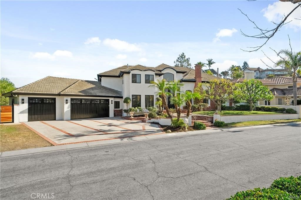 7460 E Hummingbird Circle