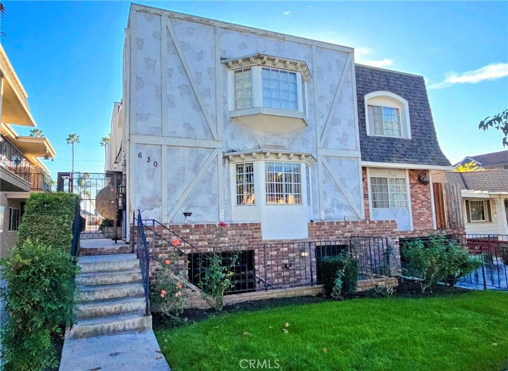 Photo of 630 W Dryden St #D, Glendale, CA 91202 (MLS # PW25241210)