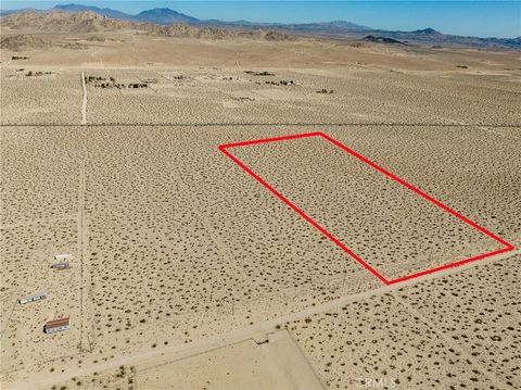 Photo of 767 Foothill Road, Lucerne Valley, CA 92356 (MLS # HD26051567)