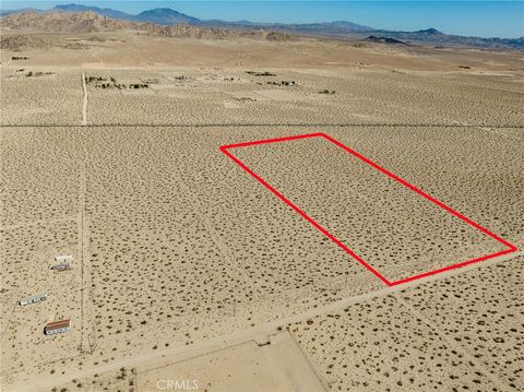 Photo of 767 Foothill Road, Lucerne Valley, CA 92356 (MLS # HD26051567)