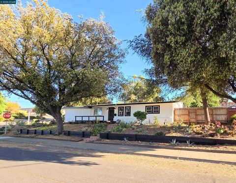 Photo of 4218 Heights Ave, Pittsburg, CA 94565 (MLS # 41129912)