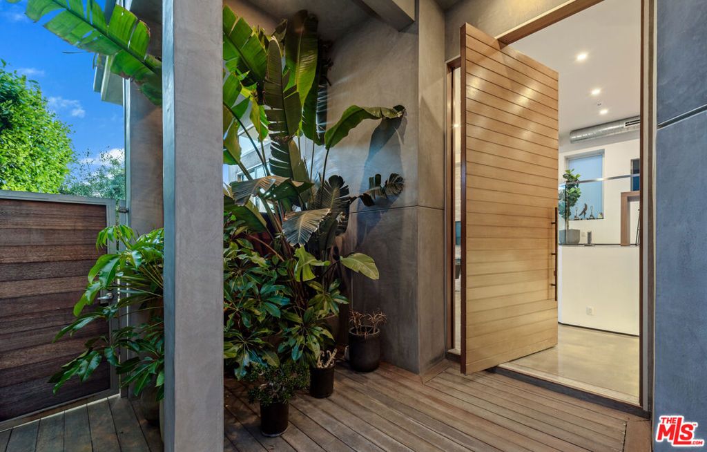 Photo of 4411 Roma Court, Marina Del Rey, CA 90292 (MLS # 25619271)