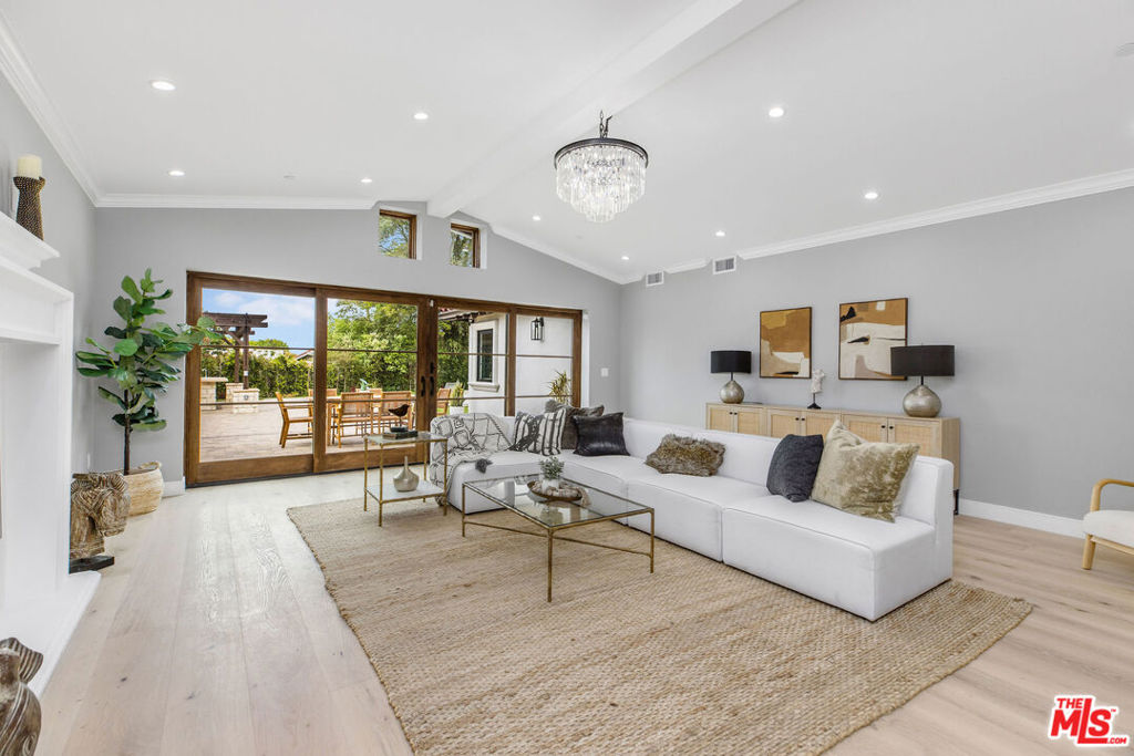 6888 Alta Vista Drive