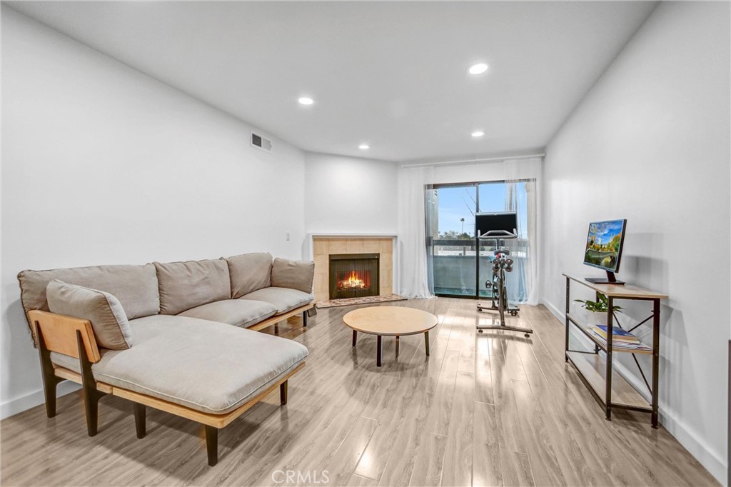 460 Oak Street 316