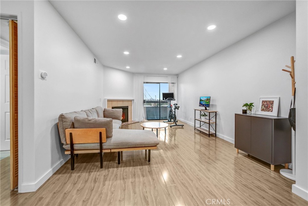 460 Oak Street 316