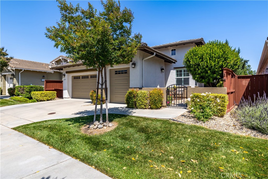 2747 Traditions Loop