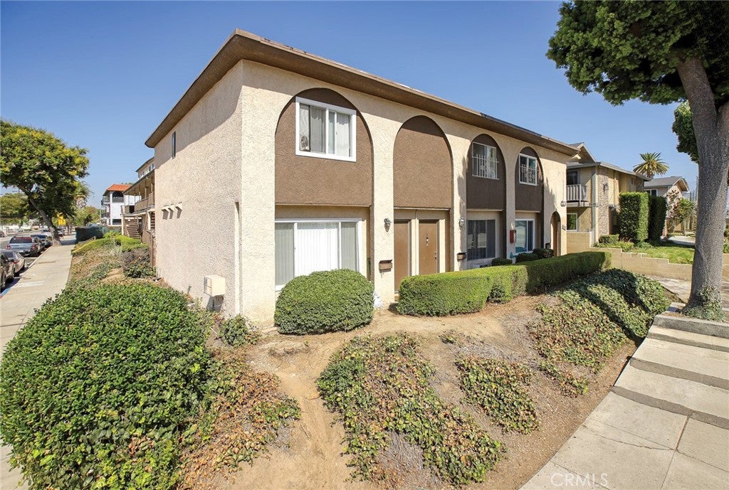 10733 Orange Grove Avenue