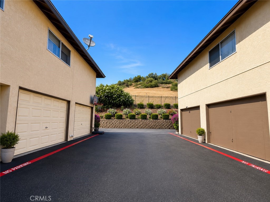 1741 E Nanette