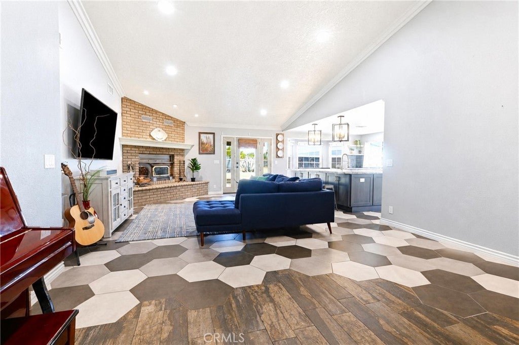 6738 Tamarisk Avenue