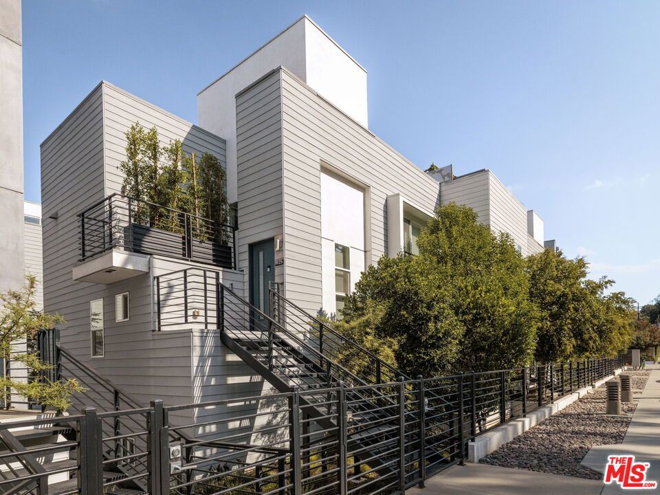 1925 Griffith Park Boulevard, Los Angeles CA 90039