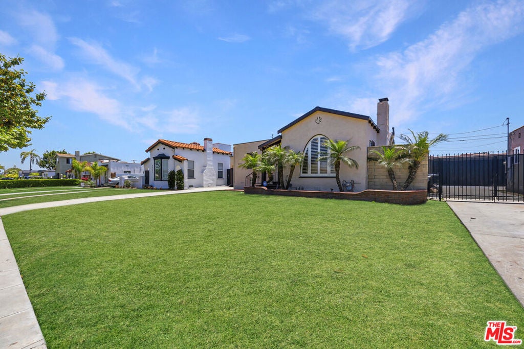 2430 W 77th Street, Inglewood CA 90305