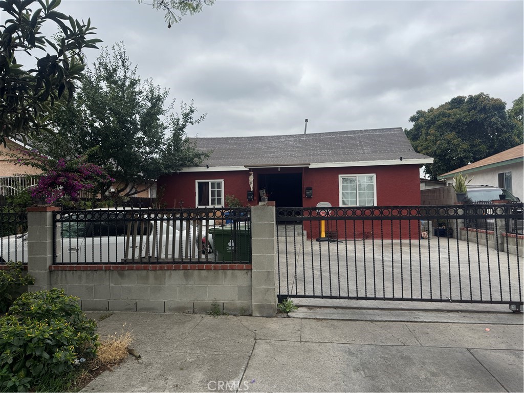 Great Investment Opportunity – Two Income Properties in Los Angeles
Now available: two income-producing properties in the heart of Los Angeles, being sold as-is. These properties offer tremendous potential for developers or savvy investors looking for their next great deal. Whether you're planning to renovate, rent, or redevelop, this is a solid opportunity in a high-demand area.
Don’t miss out on this chance to secure a valuable asset in one of L.A.'s hottest markets. Contact me for details or to schedule a showing!