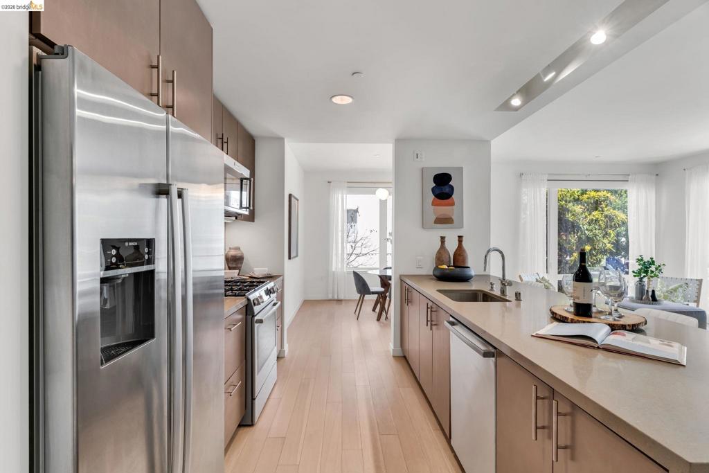 51 Innes Ct 204