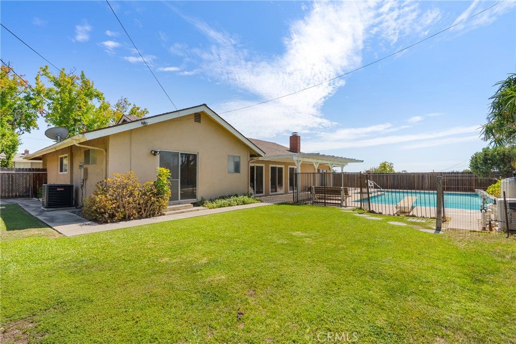 2419 E Villa Real
