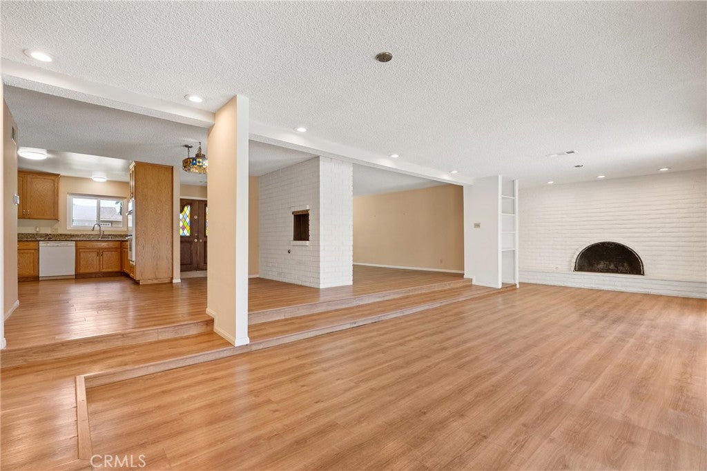 2419 E Villa Real