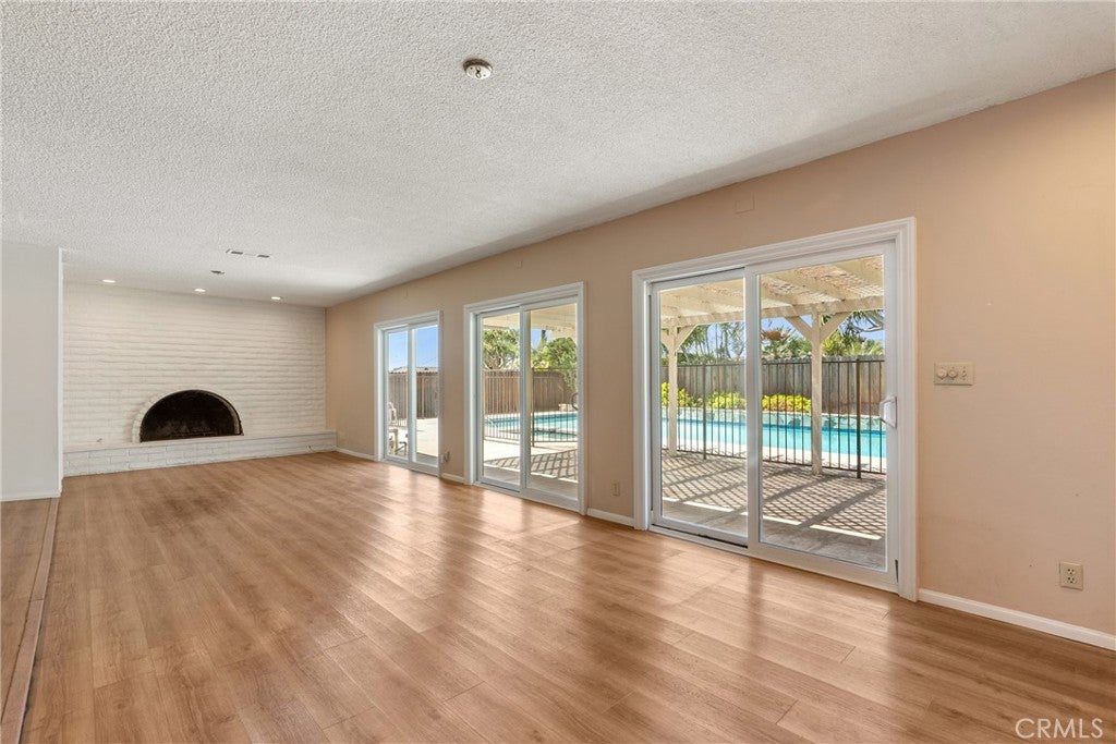 2419 E Villa Real