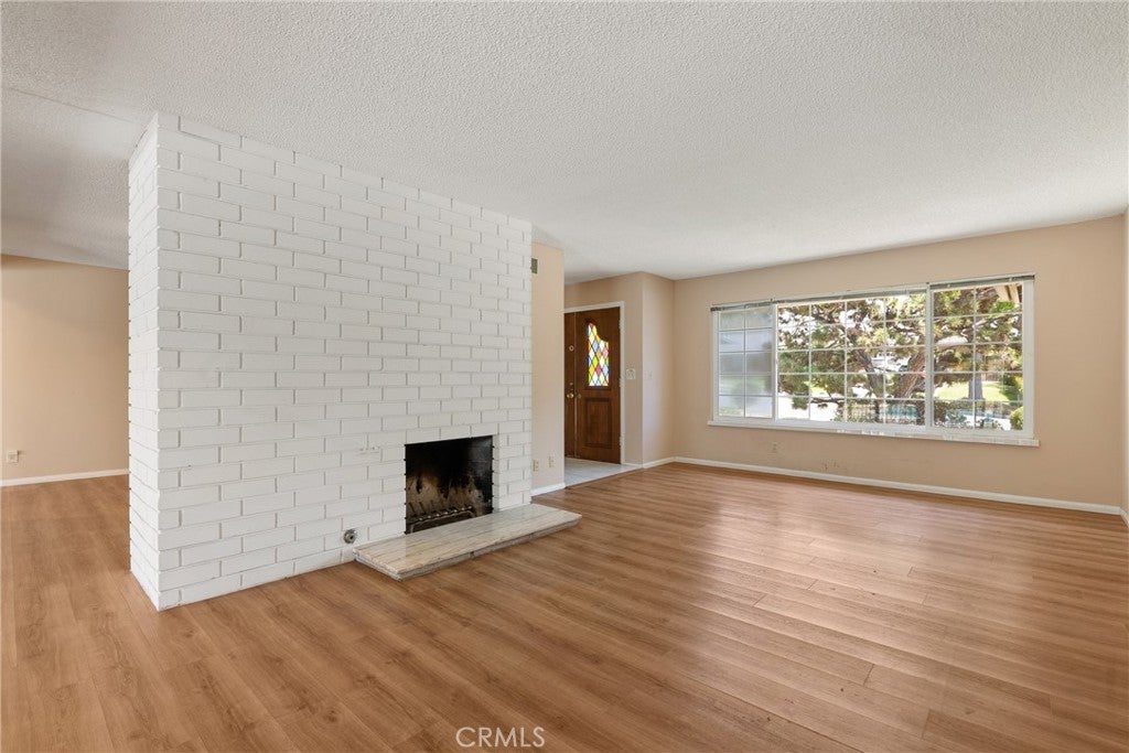 2419 E Villa Real