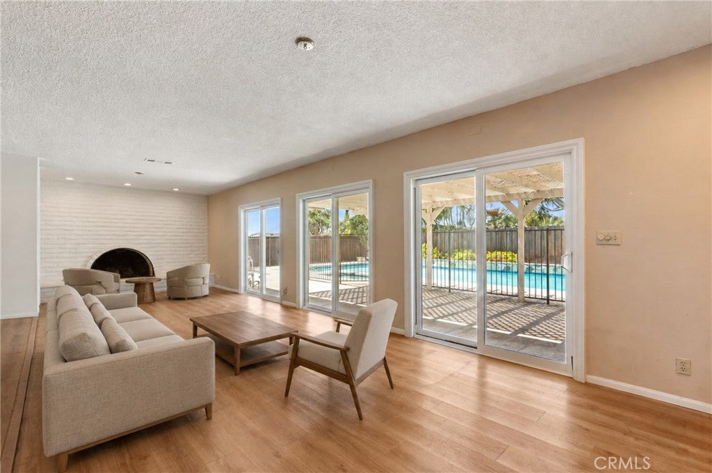 2419 E Villa Real