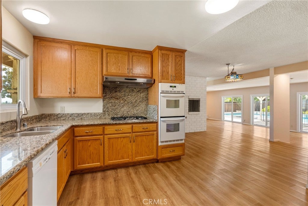 2419 E Villa Real