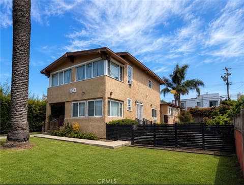 Photo of 1513 17th St ST, Santa Monica, CA 90404 (MLS # PF26181312)