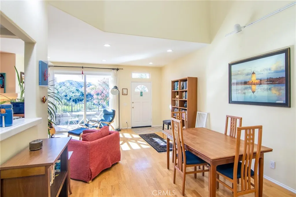 Chatsworth, California 91311, United States, 2 Bedrooms Bedrooms, ,3 BathroomsBathrooms,Residential,Active,244526