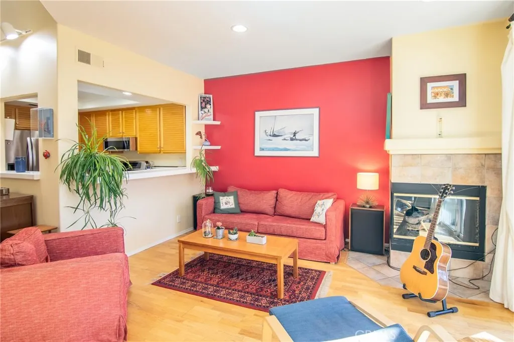 Chatsworth, California 91311, United States, 2 Bedrooms Bedrooms, ,3 BathroomsBathrooms,Residential,Active,244526