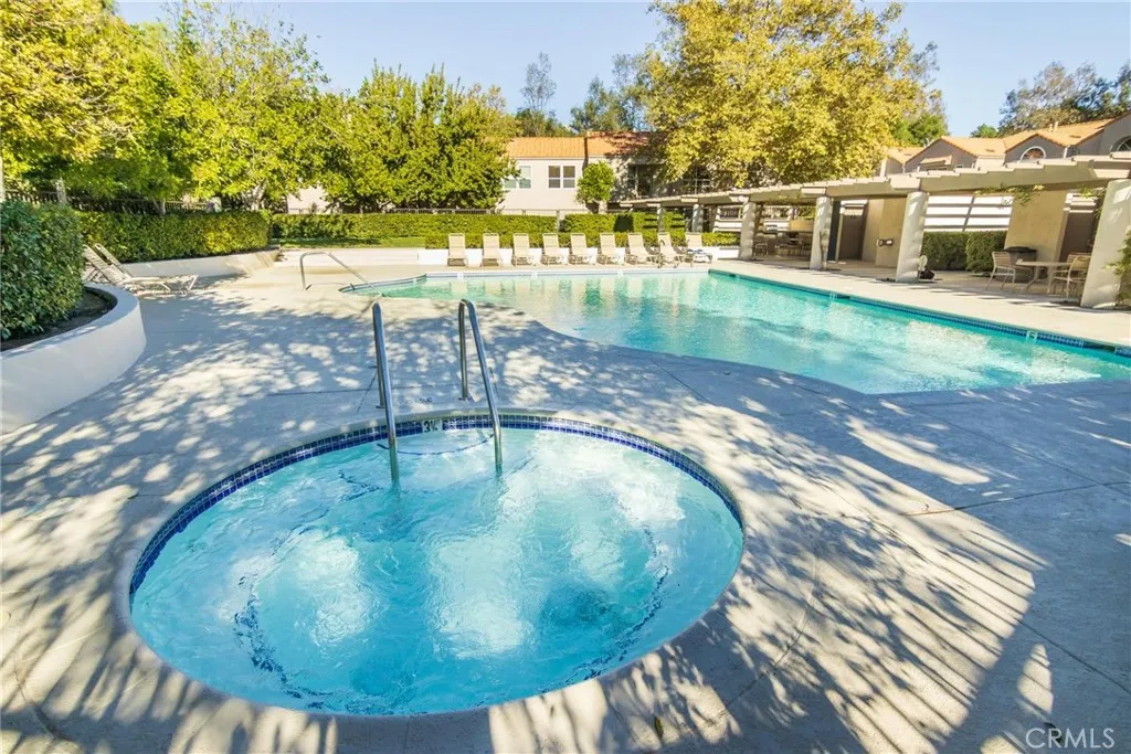 Chatsworth, California 91311, United States, 2 Bedrooms Bedrooms, ,3 BathroomsBathrooms,Residential,Active,244526