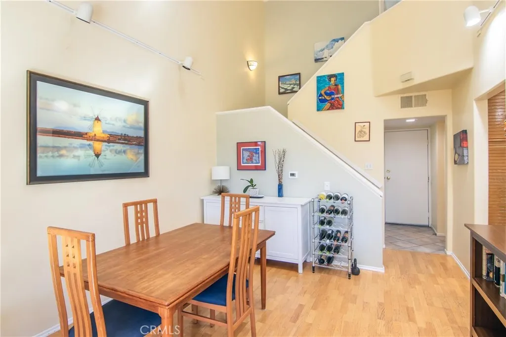 Chatsworth, California 91311, United States, 2 Bedrooms Bedrooms, ,3 BathroomsBathrooms,Residential,Active,244526