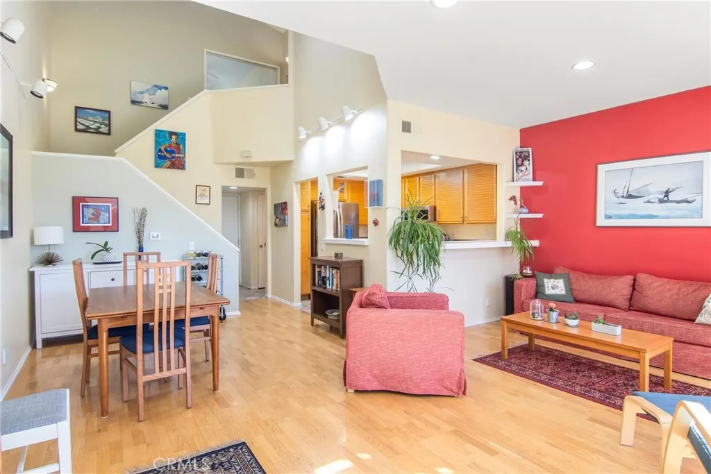 Chatsworth, California 91311, United States, 2 Bedrooms Bedrooms, ,3 BathroomsBathrooms,Residential,Active,244526