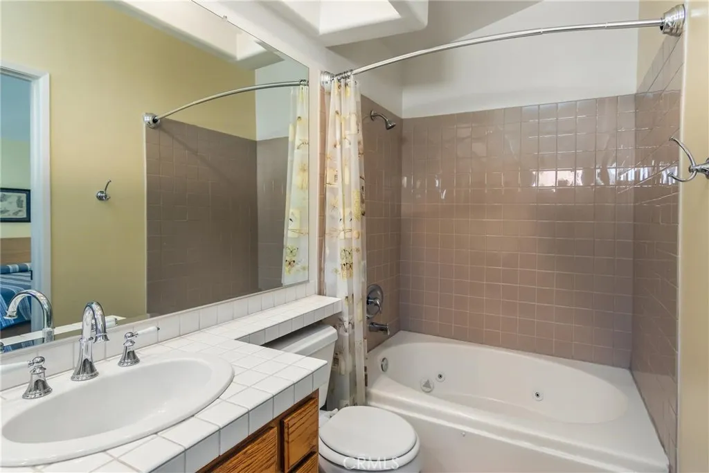 Chatsworth, California 91311, United States, 2 Bedrooms Bedrooms, ,3 BathroomsBathrooms,Residential,Active,244526