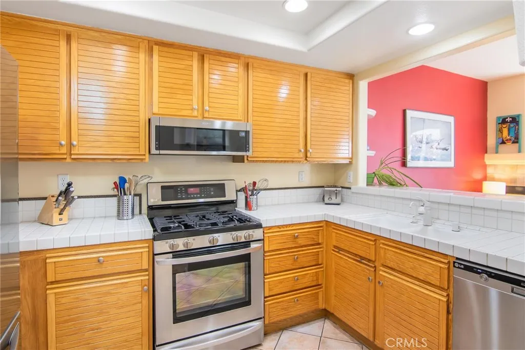 Chatsworth, California 91311, United States, 2 Bedrooms Bedrooms, ,3 BathroomsBathrooms,Residential,Active,244526