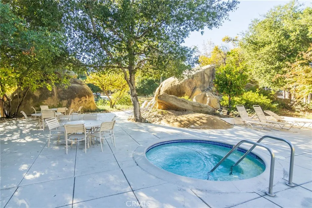 Chatsworth, California 91311, United States, 2 Bedrooms Bedrooms, ,3 BathroomsBathrooms,Residential,Active,244526