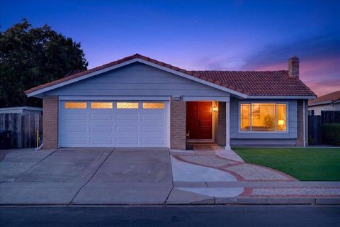Photo of 32726 Bass Lake Street, Fremont, CA 94555 (MLS # ML82047453)