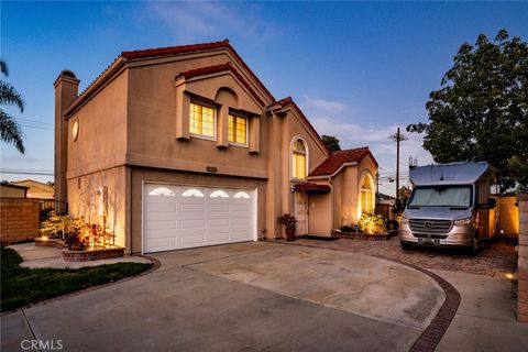 Photo of 16511 Newland Street, Huntington Beach, CA 92647 (MLS # OC26063134)