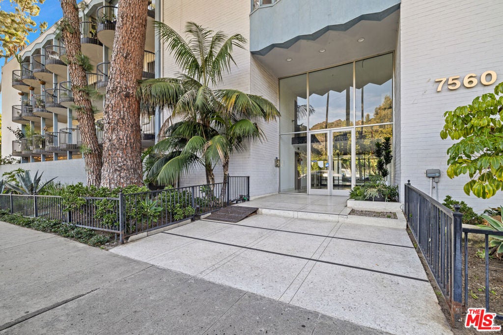7560 HOLLYWOOD Boulevard 109, Los Angeles CA 90046