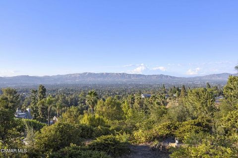 Photo of 19715 Komar Drive, Tarzana, CA 91356 (MLS # 225005487)