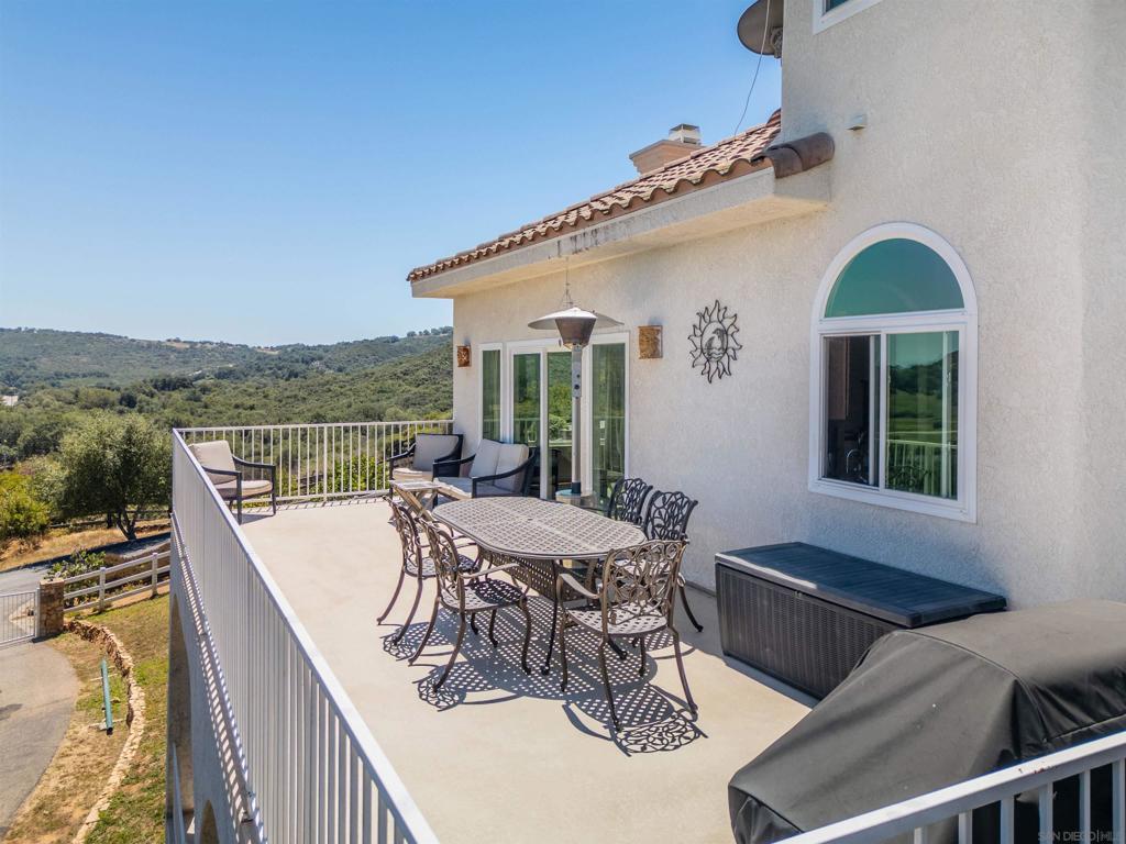 18380 Avenida Caleta