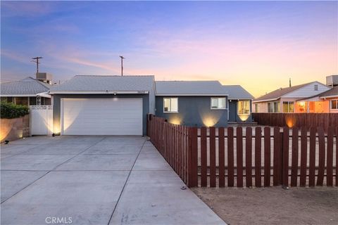 Photo of 38609 Ladelle Ave, Palmdale, CA 93550 (MLS # SR25238213)