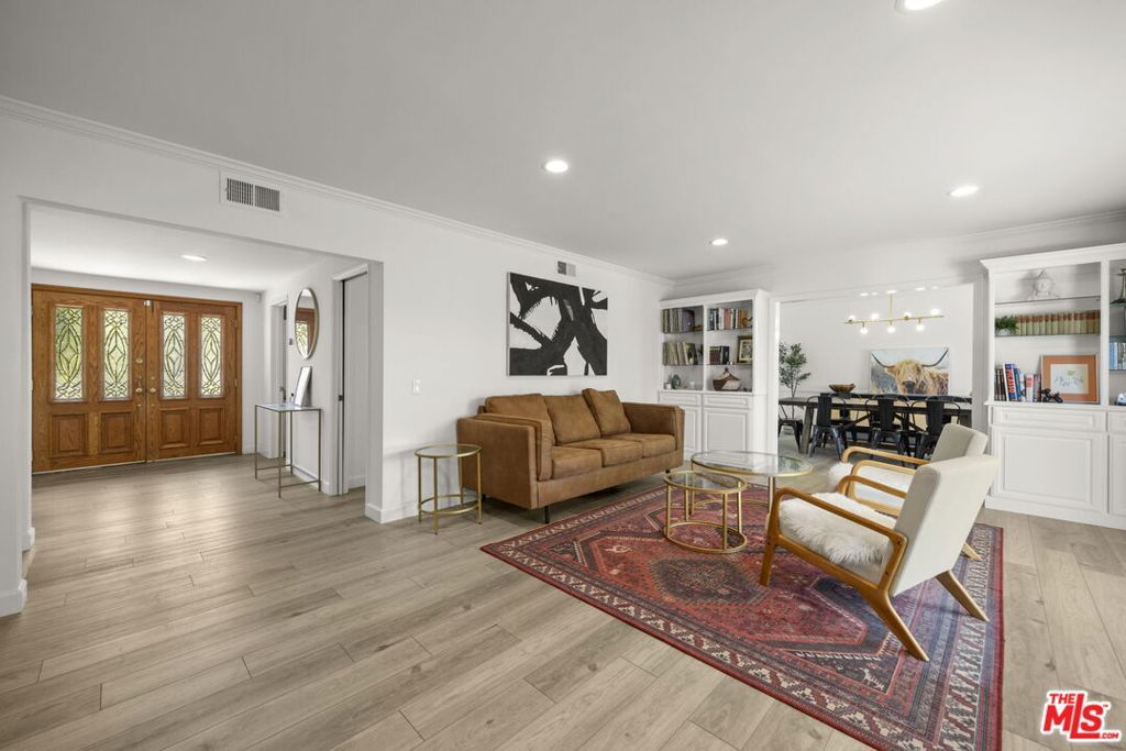 Photo of 4135 Picasso Avenue, Woodland Hills, CA 91364 (MLS # 25604371)