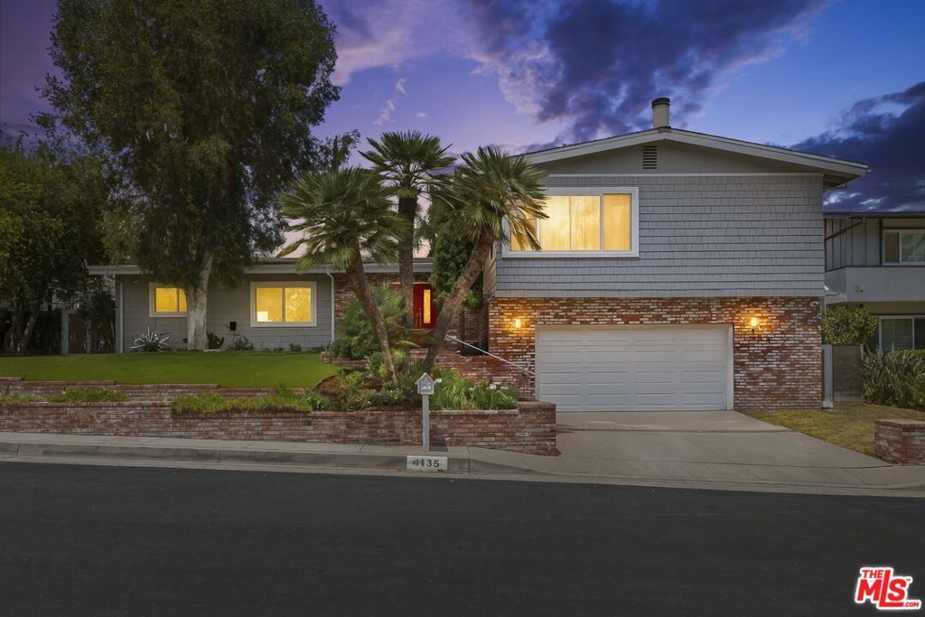 Photo of 4135 Picasso Avenue, Woodland Hills, CA 91364 (MLS # 25604371)