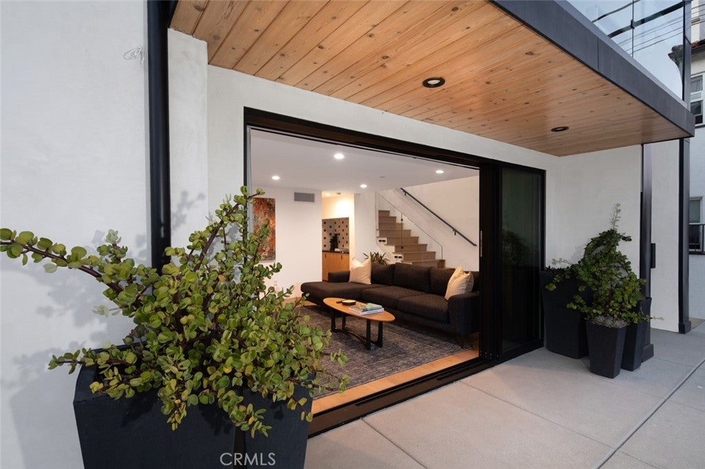 171 Savona Walk
